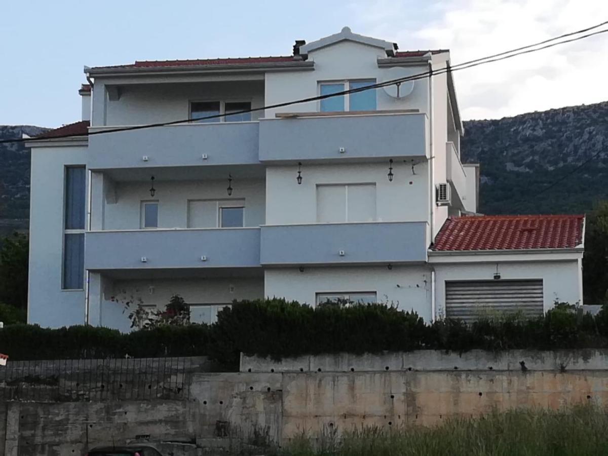 Apartment Istuk Каштела Экстерьер фото