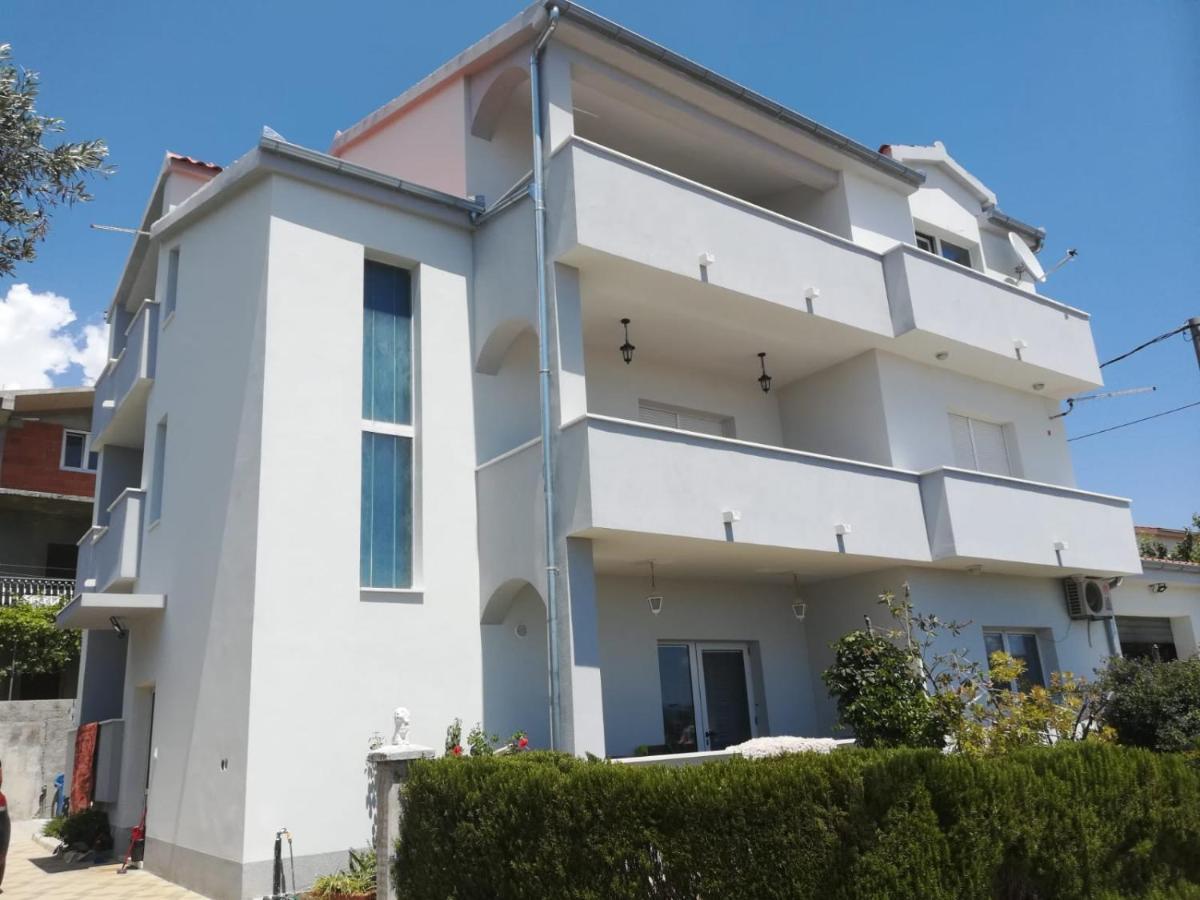 Apartment Istuk Каштела Экстерьер фото