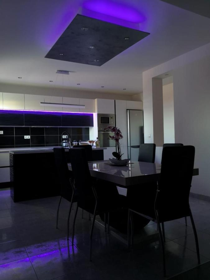 Apartment Istuk Каштела Экстерьер фото